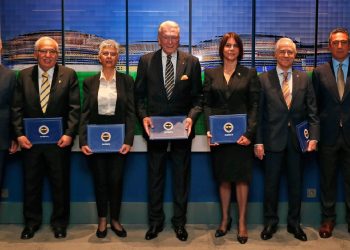 Fenerbahçe YDK Başkanı Uğur Dündar mazbatasını aldı