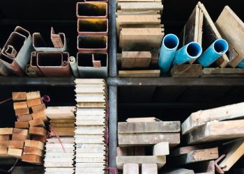 Fiyat artışı müteahhitleri ‘depo’lamaya yöneltiyor