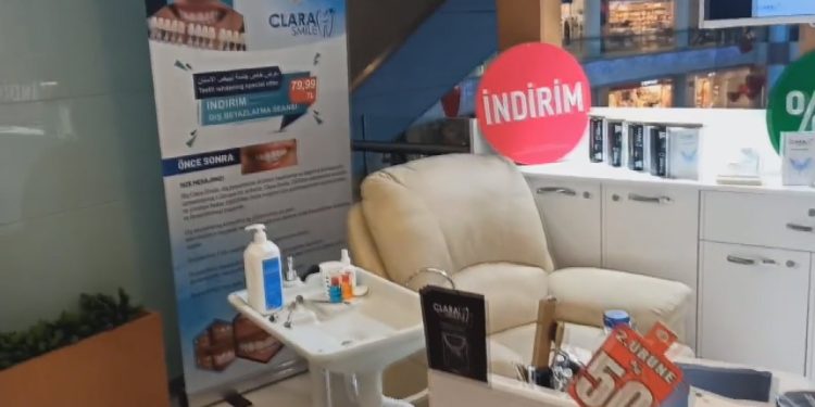 Hekimsiz ‘diş beyazlatma’ standına tepki gösteren diş hekimliği öğrencisine saldırı