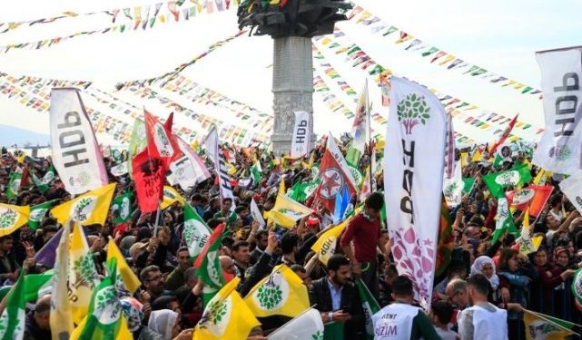 İzmir’de Nevruz kutlamasına katılan 45 kişi gözaltına alındı