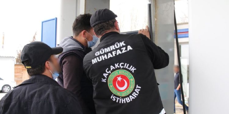 Kaçak akaryakıt satışı yapan 3 istasyona soruşturma