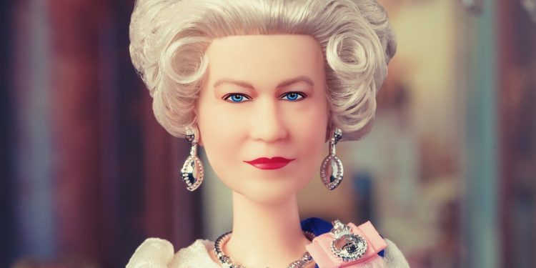 Kraliçe Elizabeth’in 96’ncı yaş gününe özel bebek üretildi