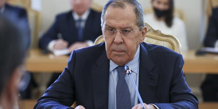 Lavrov: Batı, insani yardım konularını siyasallaştırıyor