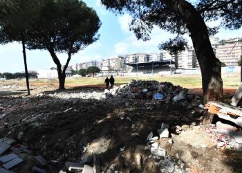 Mahkemenin durdurma kararı verdiği Bergama’da yıkım başladı