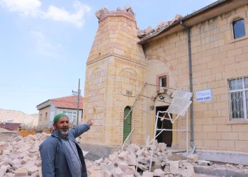 Nevşehir’de kuvvetli rüzgar nedeniyle cami minaresi yıkıldı