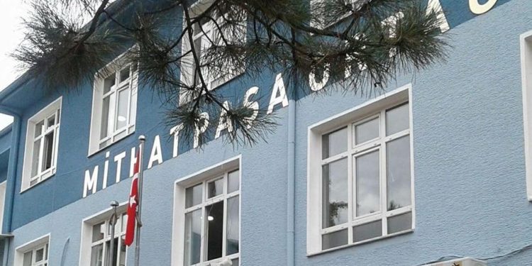 Ortaokulda “haremlik-selamlık” talimatı