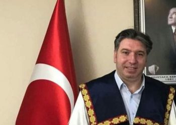 ‘Sivil din eğitimi’ isteyen ilahiyatçı rektör olarak atandı