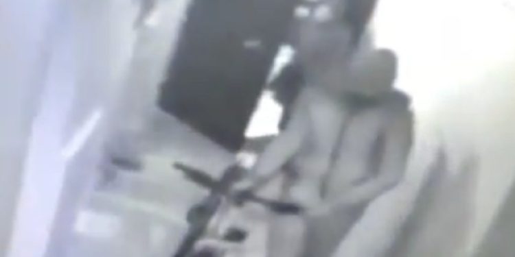 Sultangazi’de bisikletli hırsız kamerada