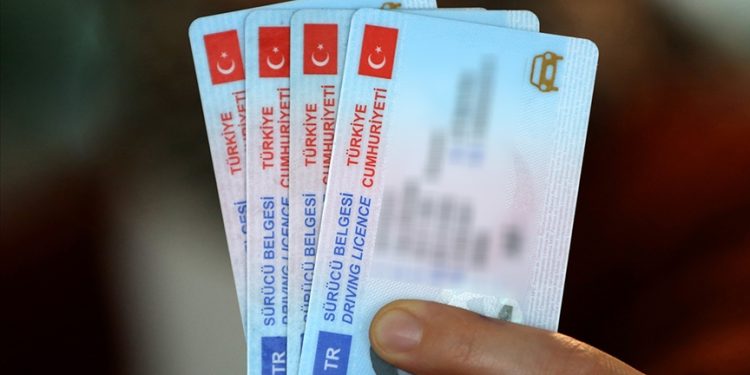 Sürücü belgeleri yıl sonuna kadar değiştirilebilecek