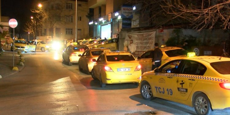 Taksimetre kuyruğu gece devam etti