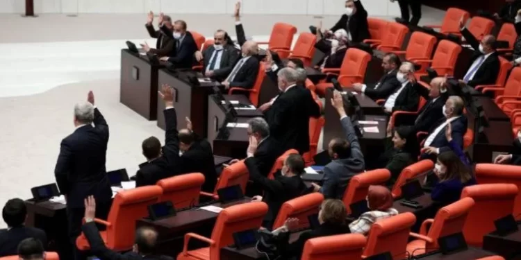 TBMM Genel Kurulu’nda “FETÖ’cü” tartışması