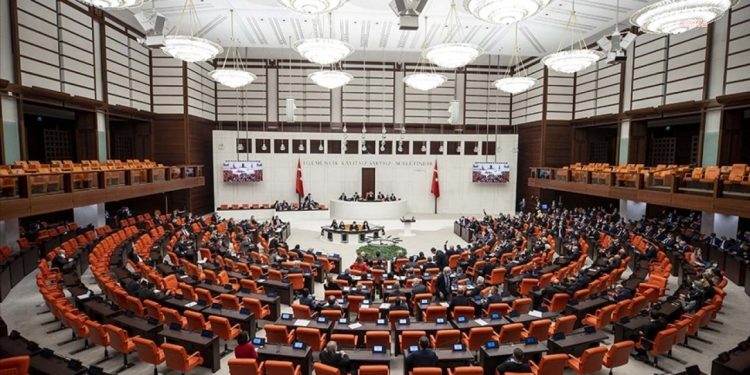 Torba kanun teklifi komisyonda kabul edildi