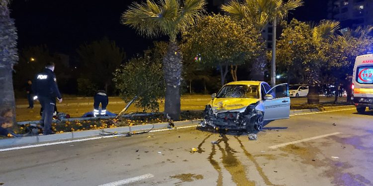 Turunç toplayan kadınlara otomobil çarptı: 3 ölü