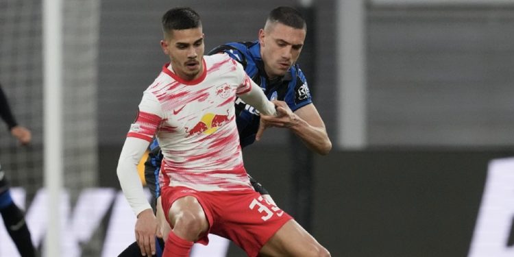 UEFA Avrupa Ligi’ne Merih Demiral damgası! Çizgiden çıkardı