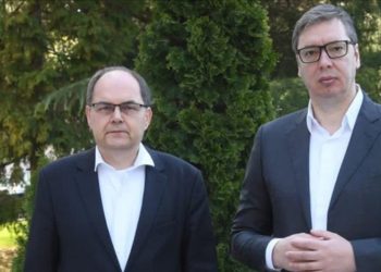Vucic, Bosna Hersek Yüksek Temsilcisi Schmidt ile bir araya geldi