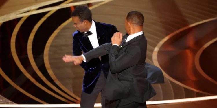 Will Smith, Akademi’den istifa etti