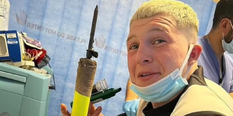 Yaptığı sayıya sevinirken bacağına direk saplandı