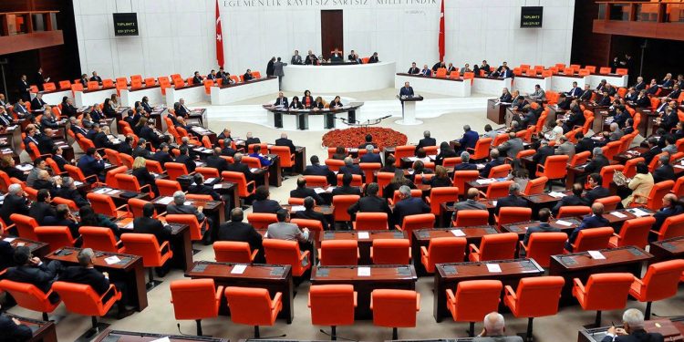 AKP’den 11 maddelik yasa teklifi
