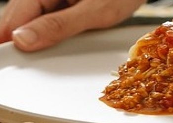 Asla yemeyin.. Dikkat edilmezse… 1 çorba kaşığı yemek bile hastanelik ediyor