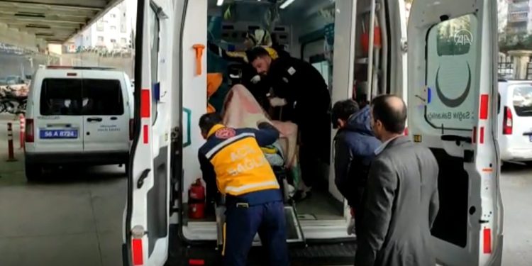 Ayağını çapa makinesine kaptırdı: Helikopterle hastaneye ulaştırıldı
