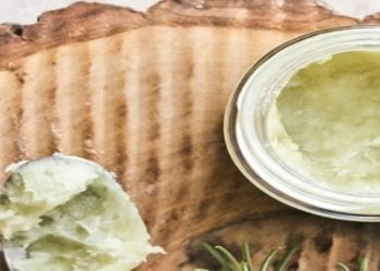 Haftada 1 kez saçınıza sürdüğünüzde etkisi çok.. Kaşıntı,kepek,dökülme hepsi yok oluyor