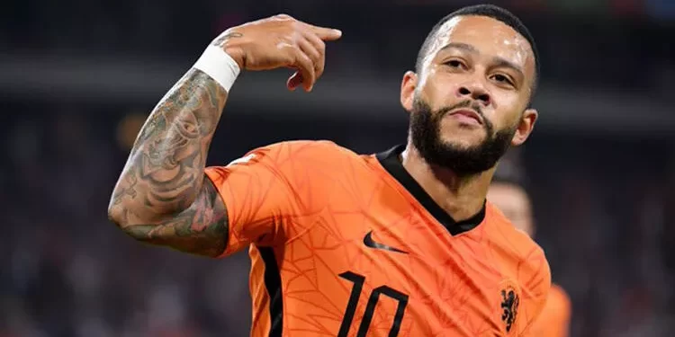 İsmi Galatasaray’la da anılmıştı, Memphis Depay imzaladı