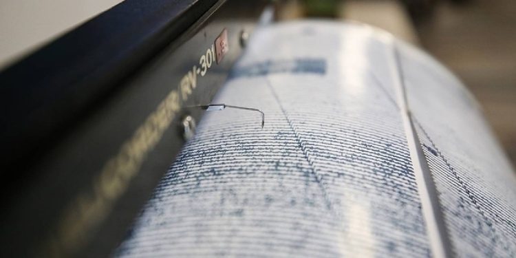 İzmir’de deprem fırtınası sürüyor