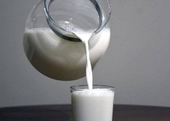 Market Sütü mü, Açık Süt mü? Hangisi Daha Sağlıklı?