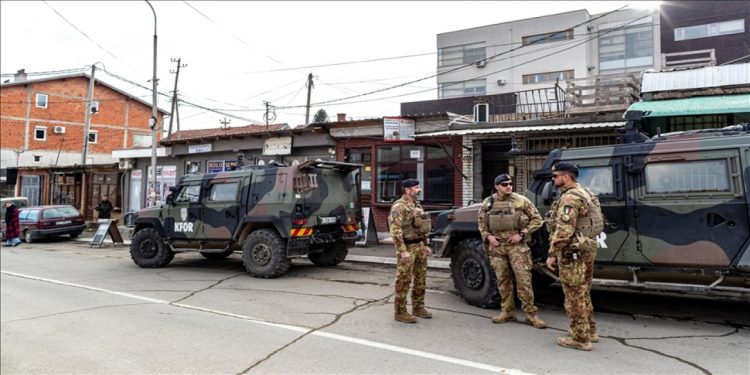 NATO’nun Kosova’daki Barış Gücünden ‘barikat’ mesajı