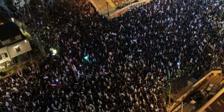 Netanyahu’ya kitlesel protesto: Kazanana kadar vazgeçmeyeceğiz