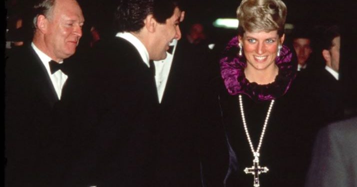 Prenses Diana’nın kolyesi 4 milyon TL’ye satıldı, peki Kim aldı?