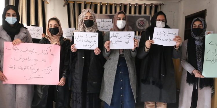 Taliban’dan kadınlara üniversite sınavı yasağı