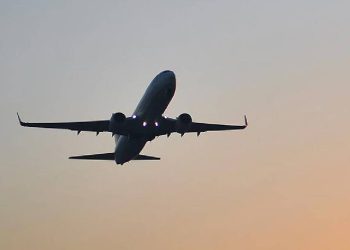 Yolcu uçağında bomba paniği: Acil iniş yaptı